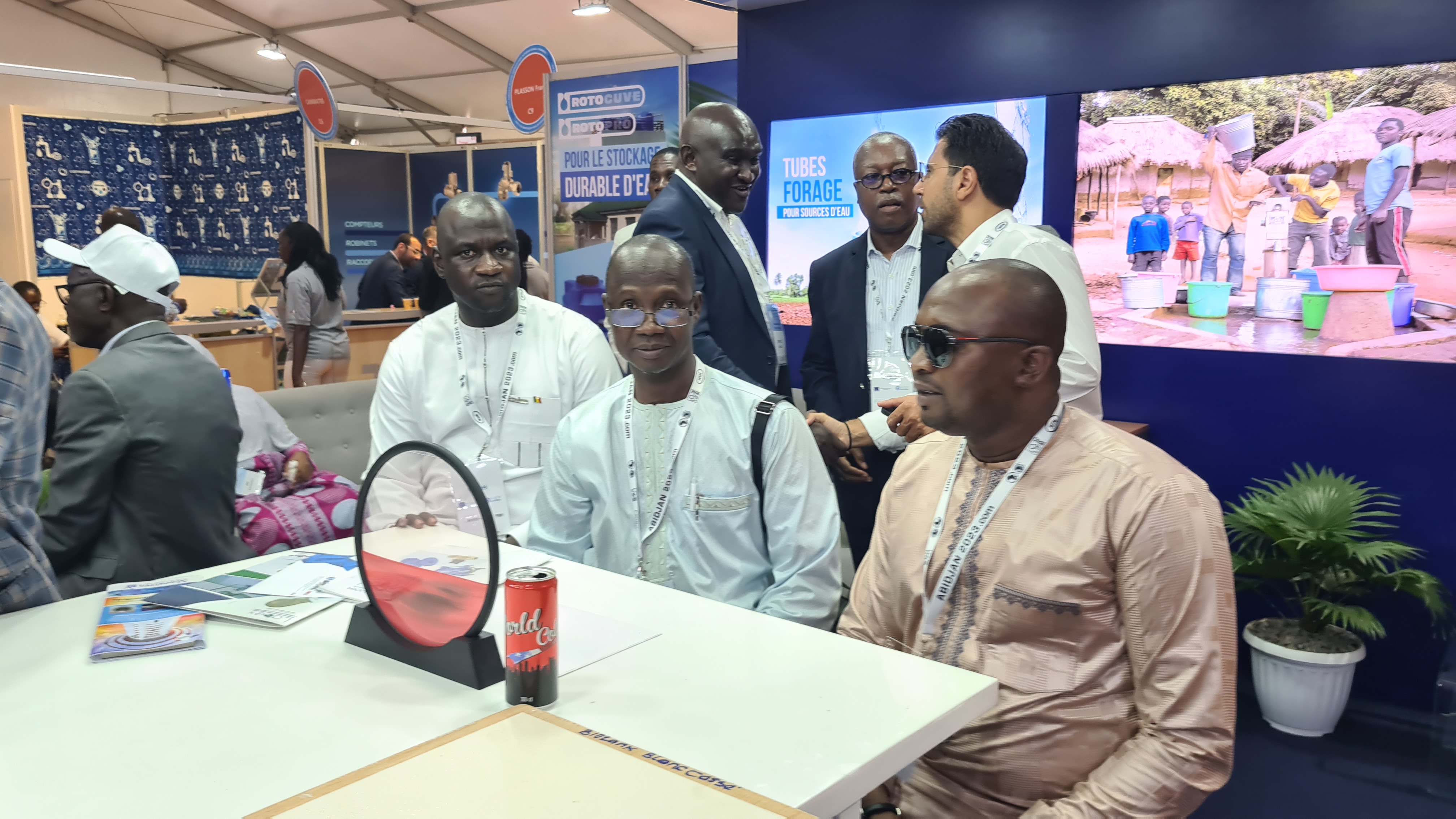 Visiteurs Du Stand Au Congrs International De LAssociation Africaine De LEau